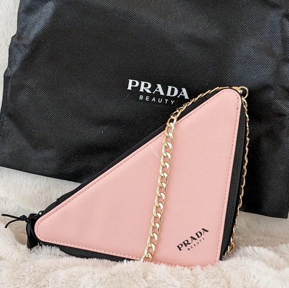 Prada - Picture 1 of 12